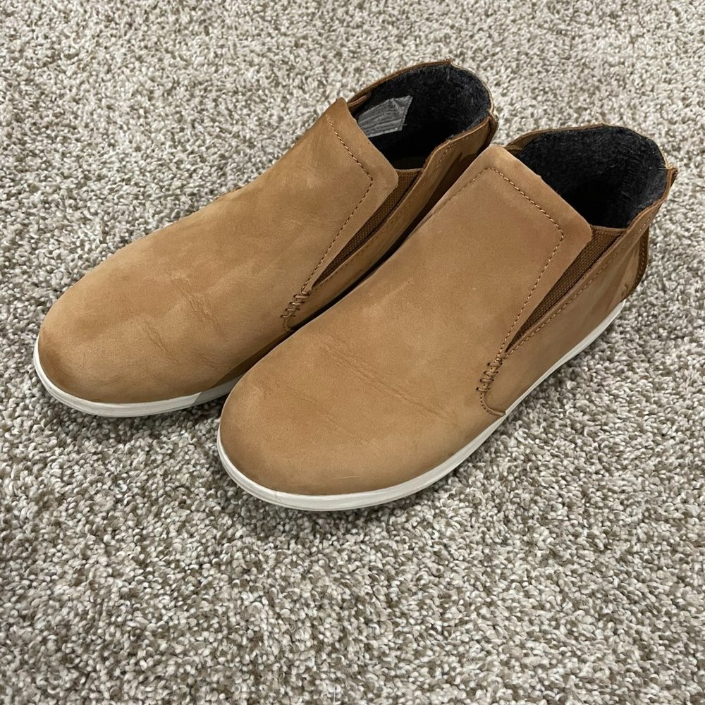 OluKai Women's Size 7 Tan Short Booties